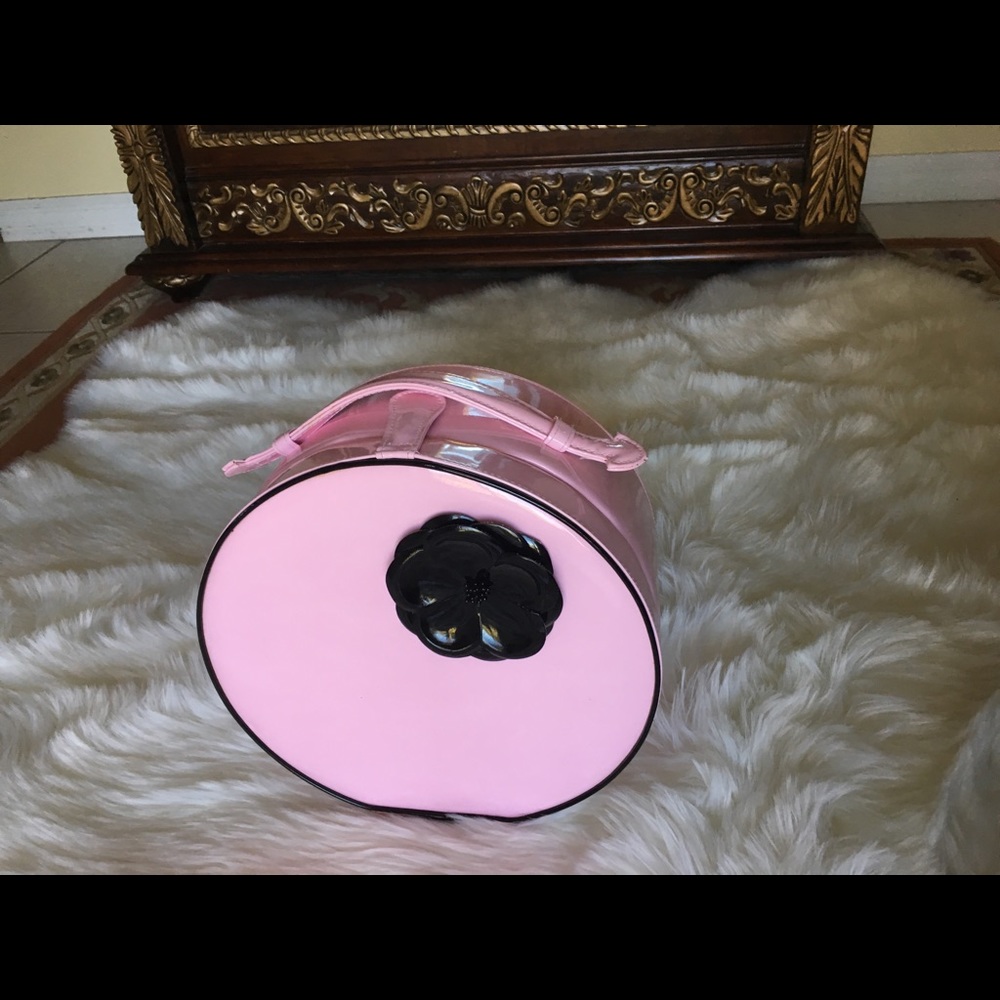 ‼️GIFT:NFS‼️Dainty Pink/ Black Camilla Storage Box